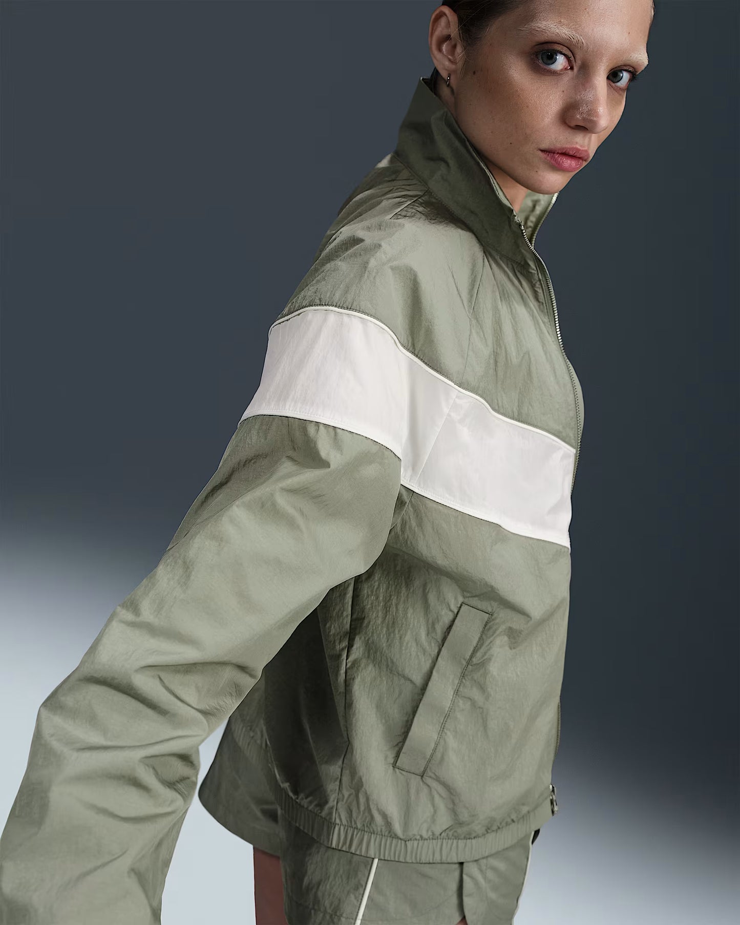 Nike Windrunner Women's Loose UV Woven Full-Zip Jacket